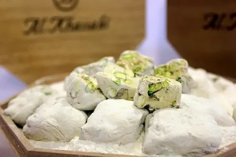 تصویر 1 از گز مغر پسته ساختار یکدست سفید